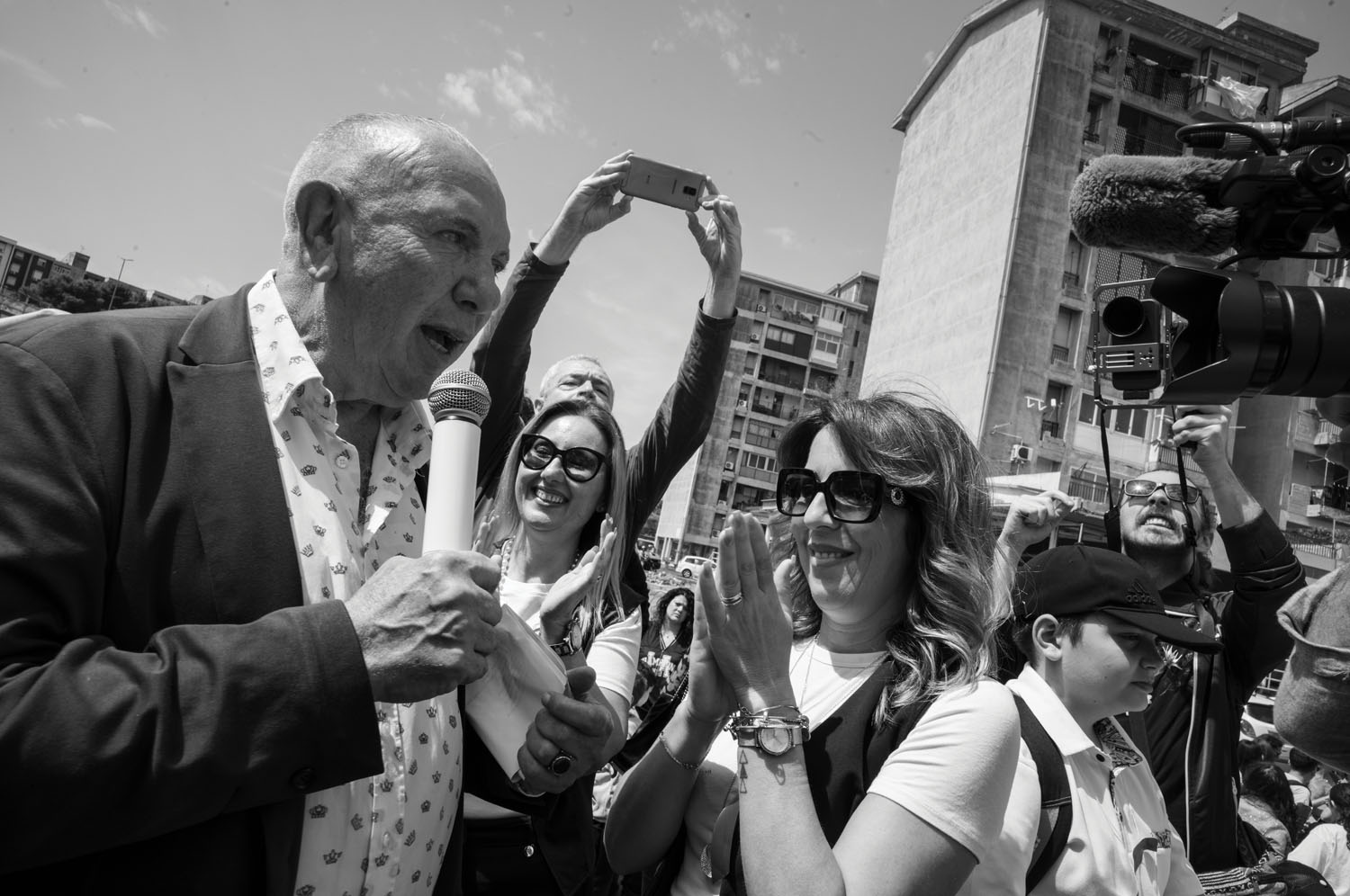 Antonio Presti (LEFT) at the installation’s opening ceremony with Madonnas Laura Ficarra and Palmira Bonanno (CLAPPING). May 2025.